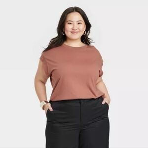 A New Day extended shoulder womens tshirt xxl brown.